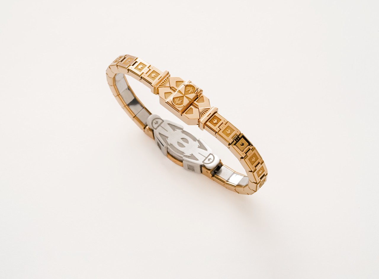 The Bracelet That Comes Alive